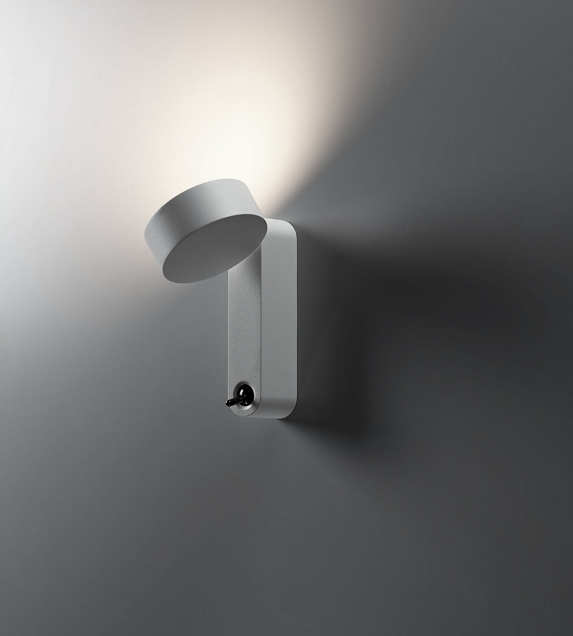 TOGGLE WALL LAMP