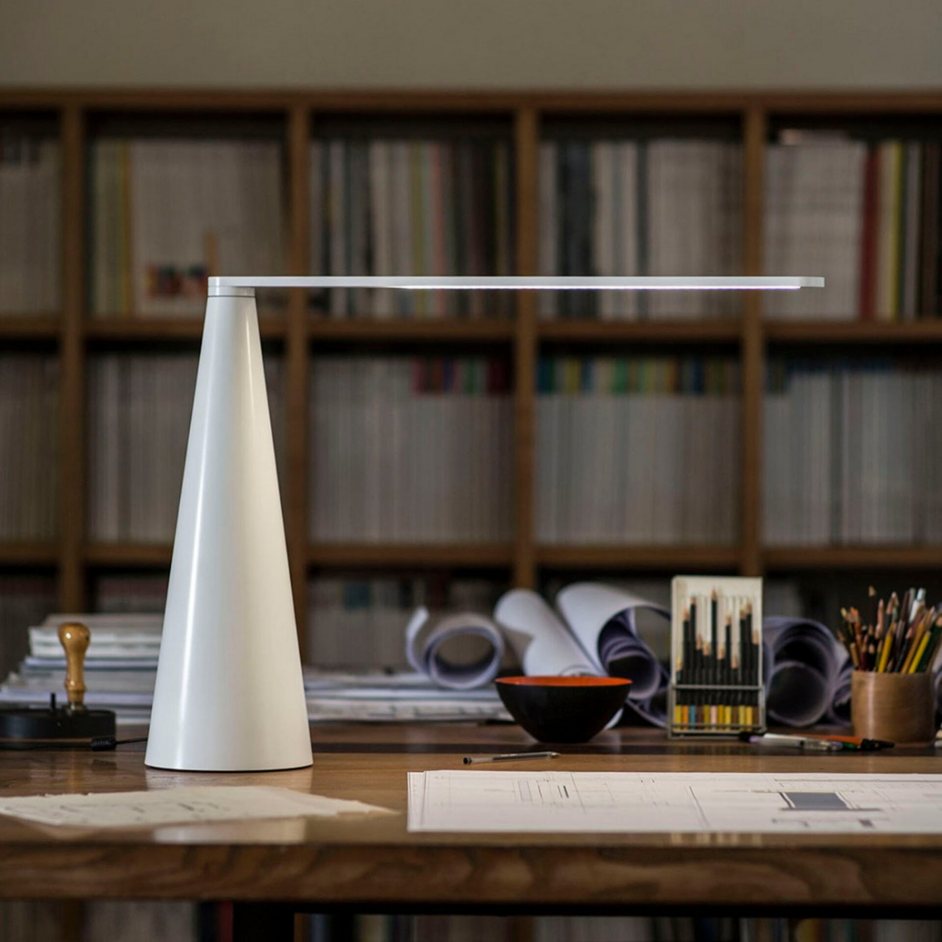 ELICA TABLE LAMP