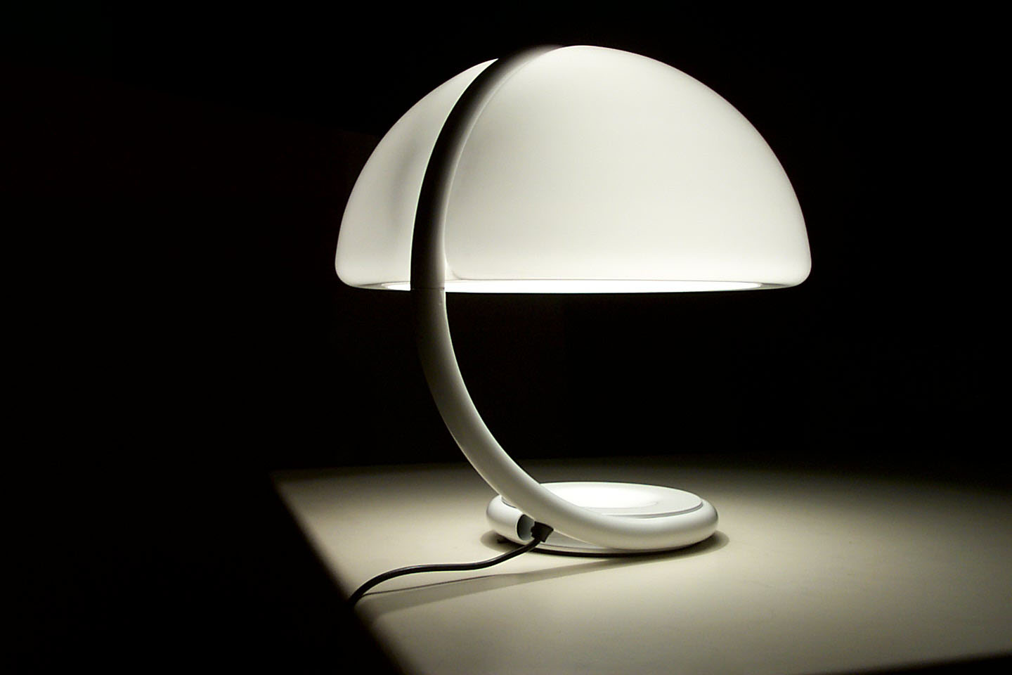 SERPENTE TABLE LAMP