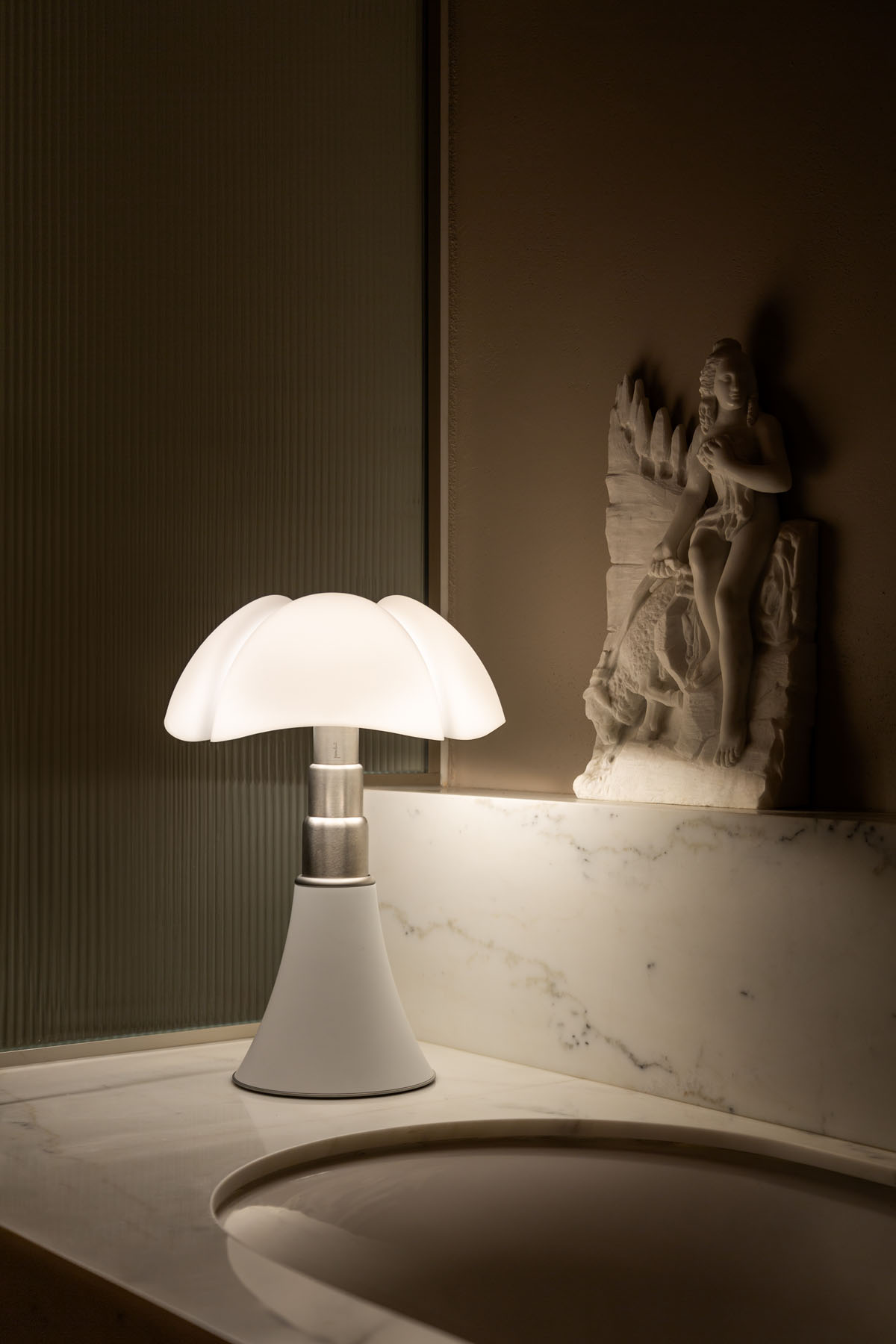 PIPISTRELLO TABLE LAMP