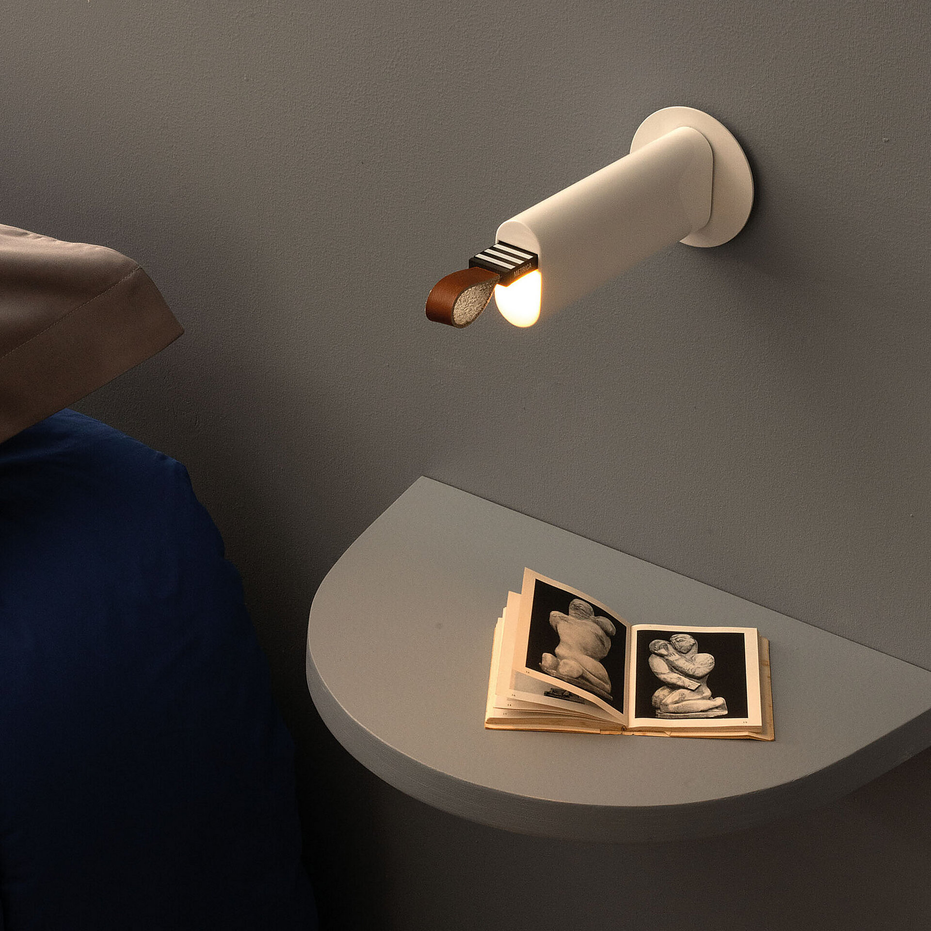 METRICA WALL LAMP